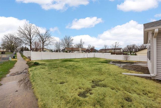 1613 Brookdale Lane, Cedar Rapids, IA 52402