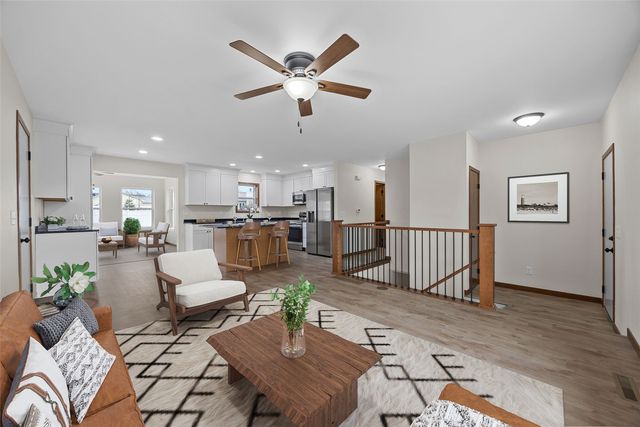 1613 Brookdale Lane, Cedar Rapids, IA 52402