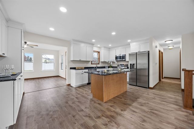 1613 Brookdale Lane, Cedar Rapids, IA 52402