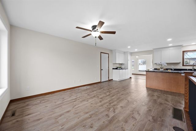 1613 Brookdale Lane, Cedar Rapids, IA 52402