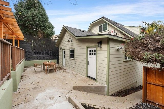 5850 Burwood Avenue, Los Angeles, CA 90042