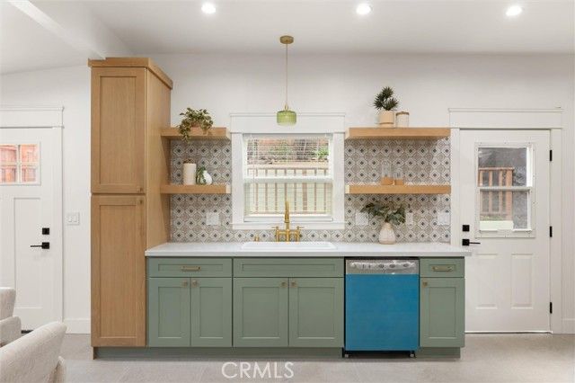 5850 Burwood Avenue, Los Angeles, CA 90042