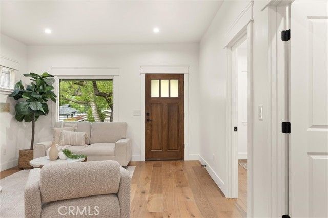 5850 Burwood Avenue, Los Angeles, CA 90042