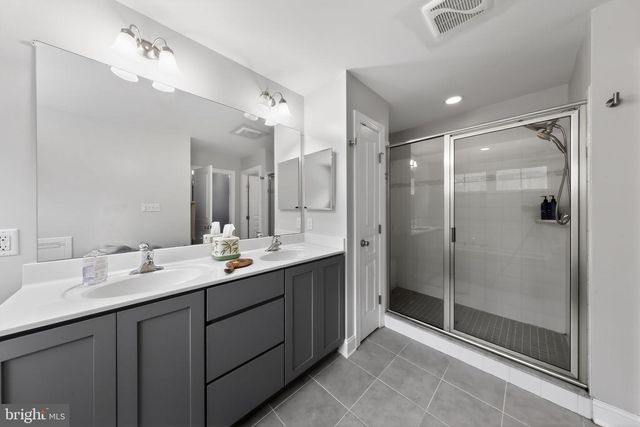 129 MERIDIAN BLVD, Bear, DE 19701