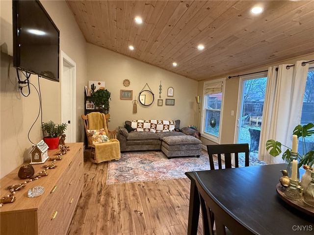 203 Elmbrook Drive, Manlius, NY 13104