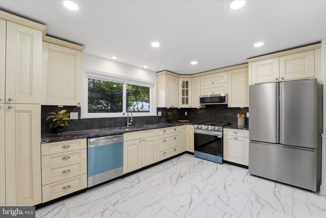 500 W WAVERLY RD, Glenside, PA 19038