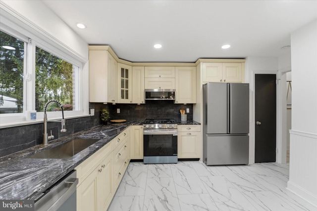 500 W WAVERLY RD, Glenside, PA 19038