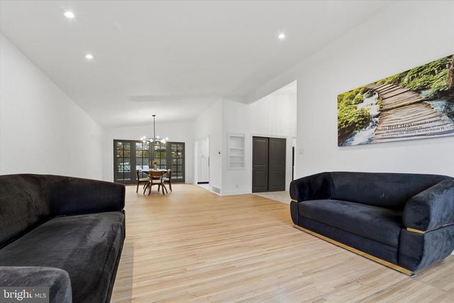 500 W WAVERLY RD, Glenside, PA 19038