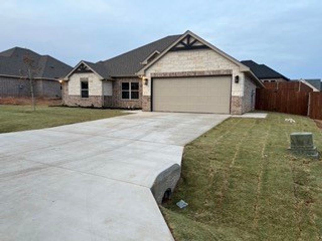 3004 Promenade Drive, Granbury, TX 76049