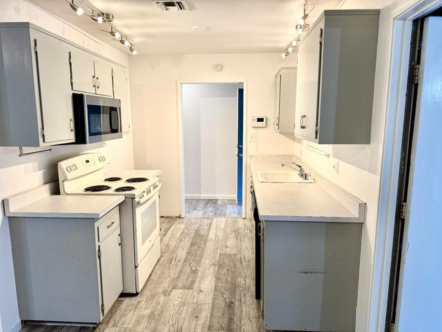 5533 Kermit Ln, Stockton, CA 95207