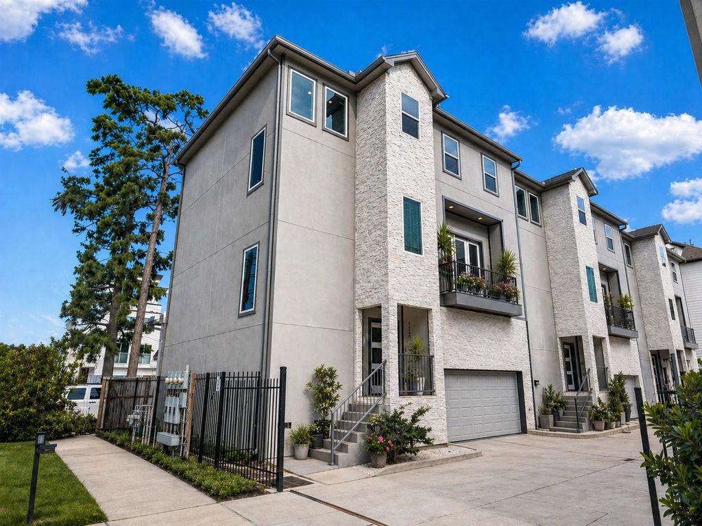 1565 W 22nd Street, Houston, TX 77008