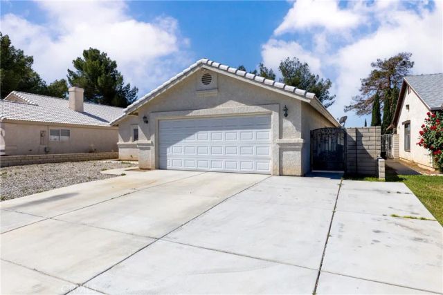 15673 Kingswood Drive, Victorville, CA 92395