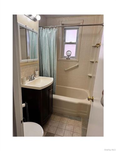 100 Brooklyn Avenue 3L, Freeport, NY 11520