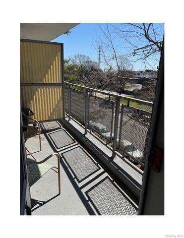 100 Brooklyn Avenue 3L, Freeport, NY 11520
