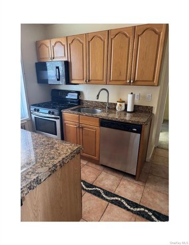 100 Brooklyn Avenue 3L, Freeport, NY 11520