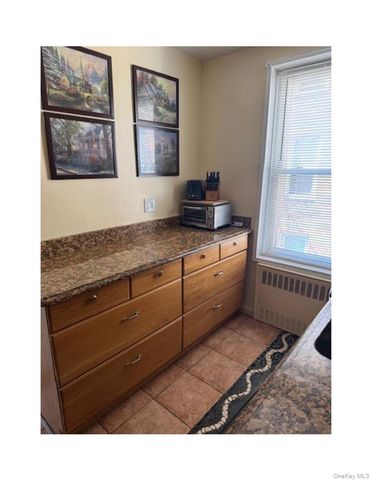 100 Brooklyn Avenue 3L, Freeport, NY 11520
