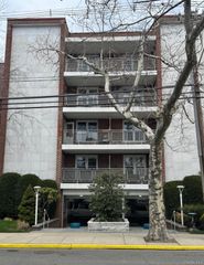 100 Brooklyn Avenue 3L, Freeport, NY 11520