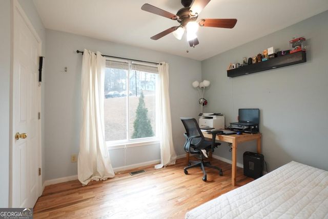 715 Lake Point Drive, Woodstock, GA 30189