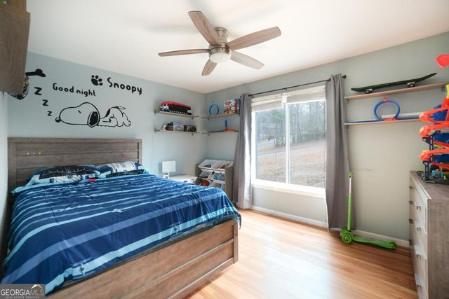 715 Lake Point Drive, Woodstock, GA 30189