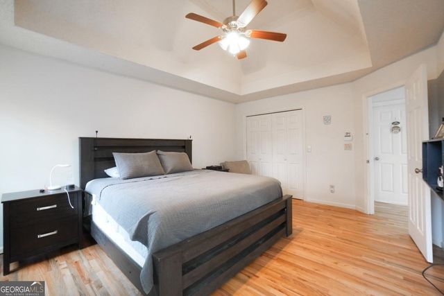 715 Lake Point Drive, Woodstock, GA 30189