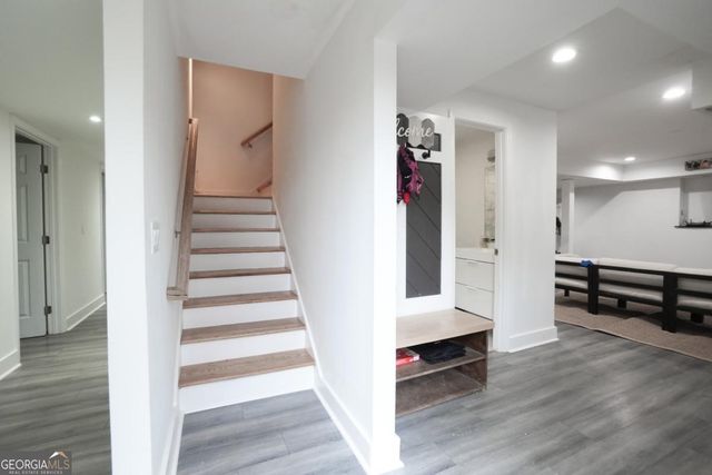 715 Lake Point Drive, Woodstock, GA 30189