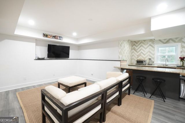 715 Lake Point Drive, Woodstock, GA 30189