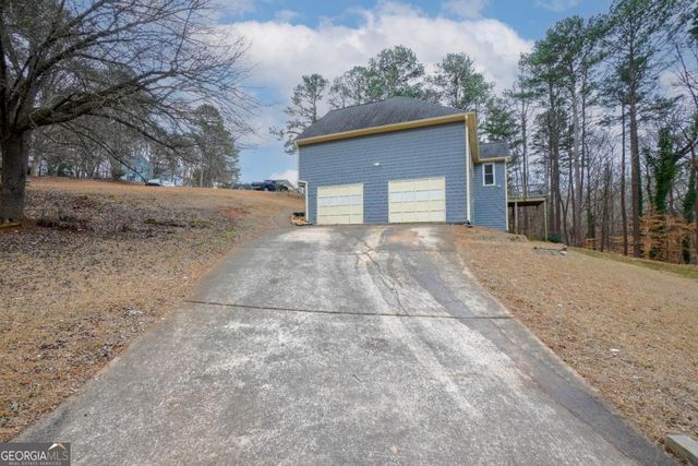 715 Lake Point Drive, Woodstock, GA 30189