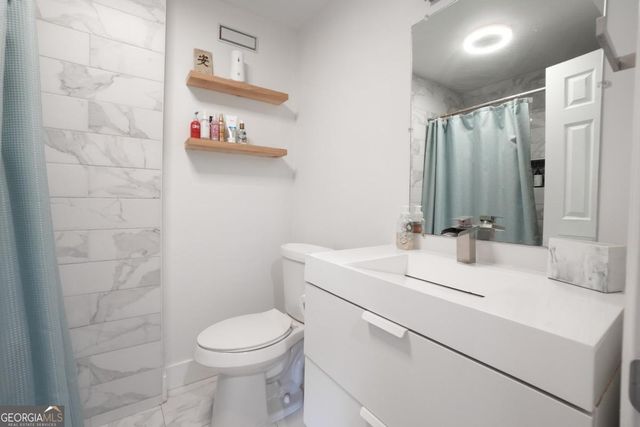 715 Lake Point Drive, Woodstock, GA 30189