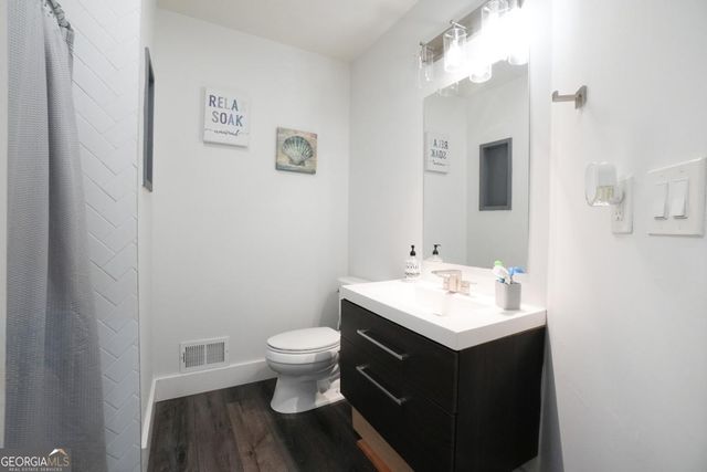 715 Lake Point Drive, Woodstock, GA 30189