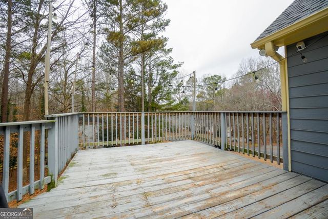 715 Lake Point Drive, Woodstock, GA 30189