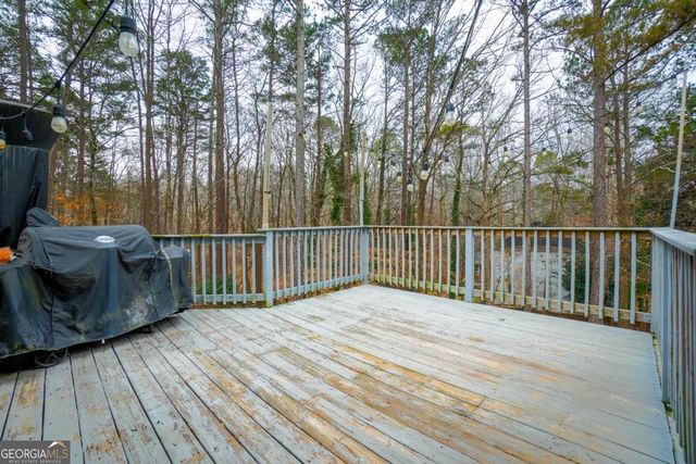 715 Lake Point Drive, Woodstock, GA 30189