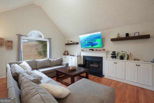 715 Lake Point Drive, Woodstock, GA 30189