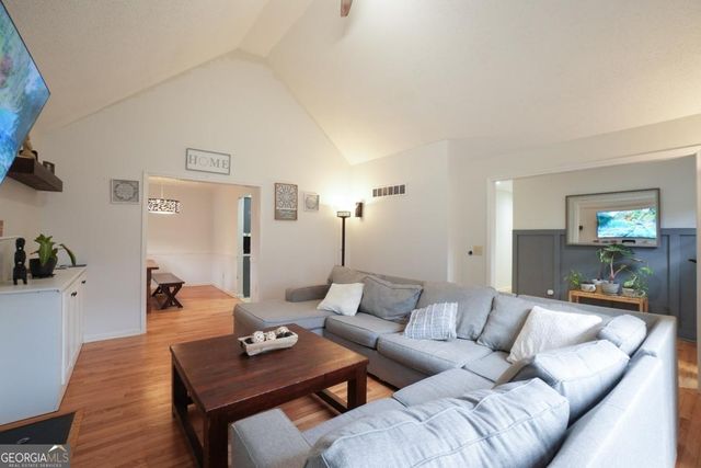 715 Lake Point Drive, Woodstock, GA 30189