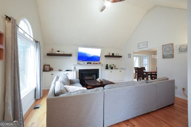 715 Lake Point Drive, Woodstock, GA 30189