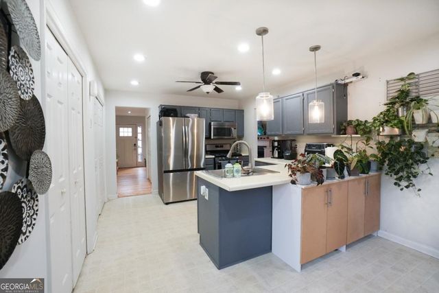 715 Lake Point Drive, Woodstock, GA 30189