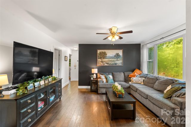 1226 Newfound Road, Leicester, NC 28748