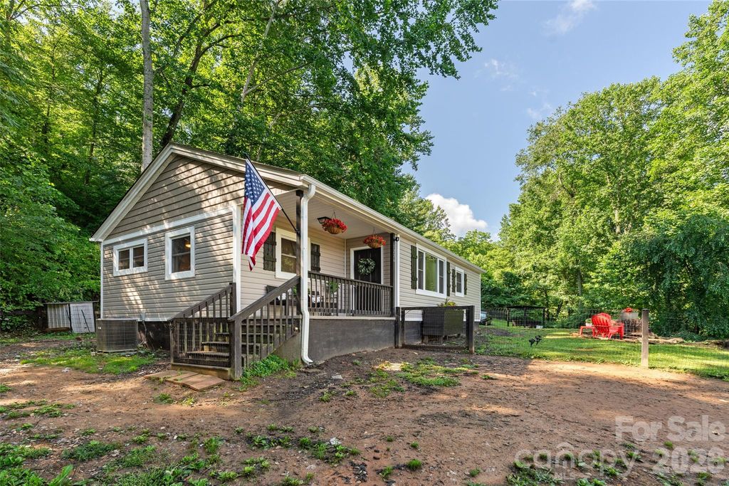 1226 Newfound Road, Leicester, NC 28748