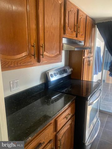 209 N WYCOMBE AVE, Lansdowne, PA 19050