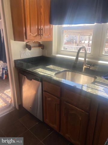 209 N WYCOMBE AVE, Lansdowne, PA 19050