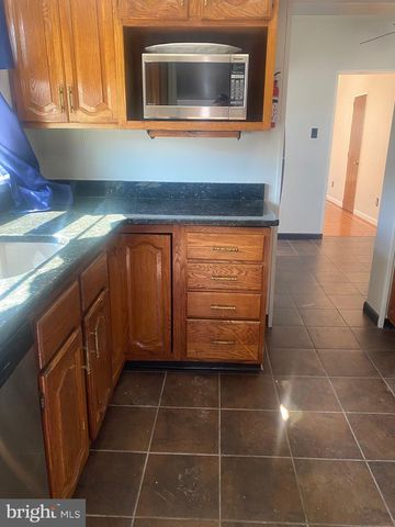 209 N WYCOMBE AVE, Lansdowne, PA 19050
