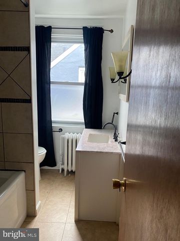 209 N WYCOMBE AVE, Lansdowne, PA 19050