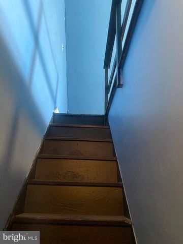 209 N WYCOMBE AVE, Lansdowne, PA 19050