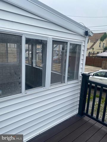 209 N WYCOMBE AVE, Lansdowne, PA 19050