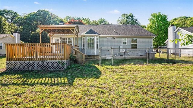 3813 Spring Branch Drive, Winston-salem, NC 27107