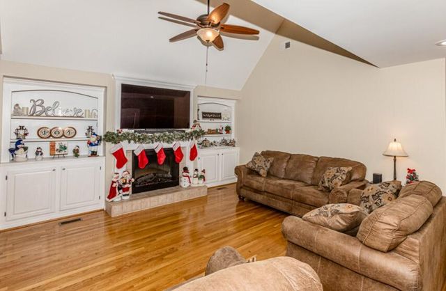 108 Cedar Stream Drive, Paris, KY 40361