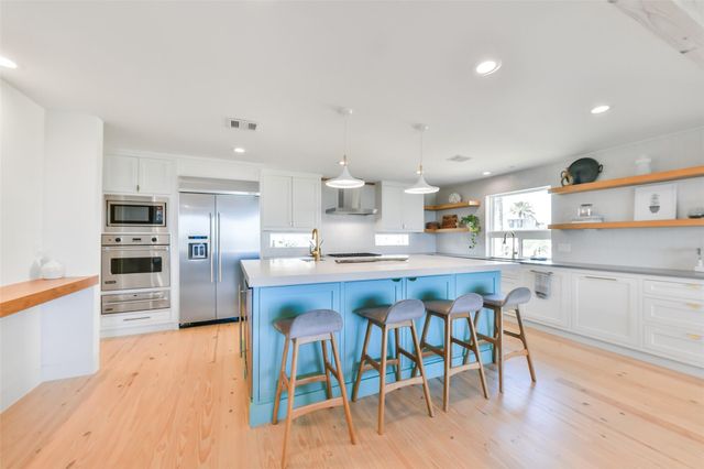 13957 Grambo Boulevard, Galveston, TX 77554