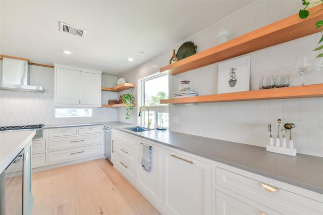13957 Grambo Boulevard, Galveston, TX 77554