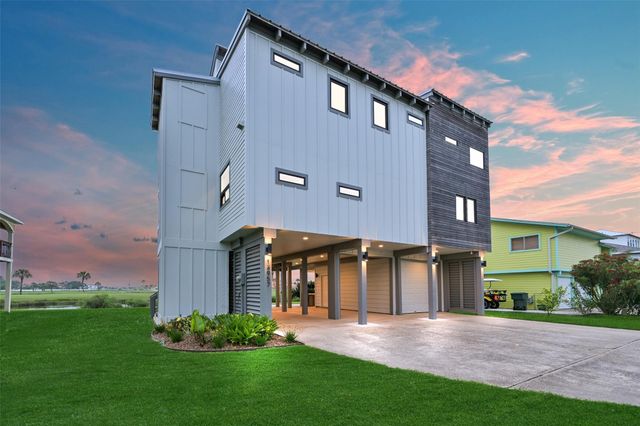 13957 Grambo Boulevard, Galveston, TX 77554