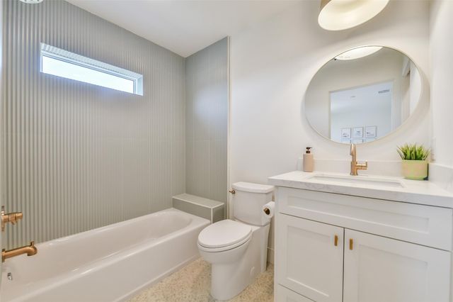 13957 Grambo Boulevard, Galveston, TX 77554