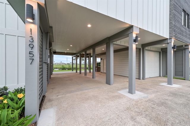 13957 Grambo Boulevard, Galveston, TX 77554